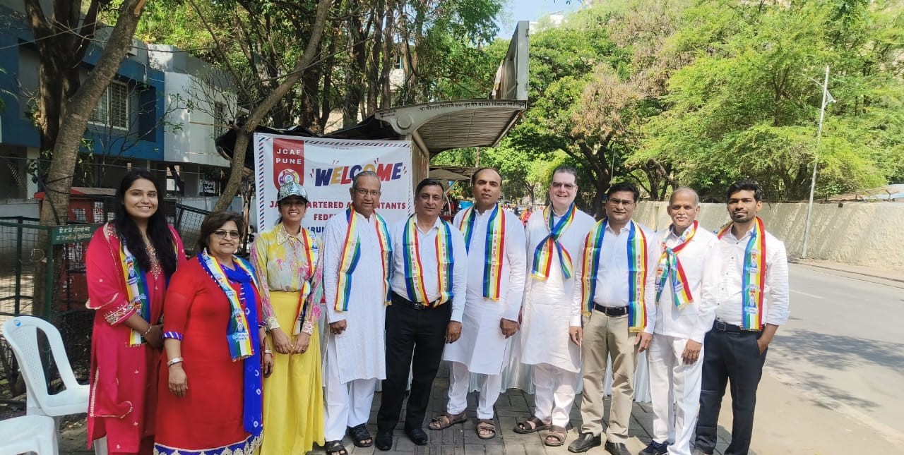 Jal Seva at Mahavir Janm Kalyanak Shobha Yatra - An intitative by Pune Chapter