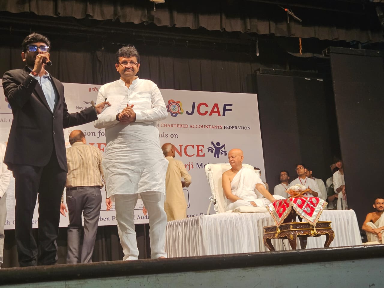 A Special session with Param Pujya Acharya Shri Ajitshekharsurishwarji Maharaja